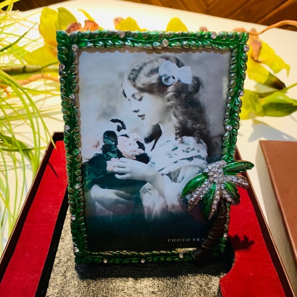 Taylor Avedon Collectible Enamel crystal Palm tree
